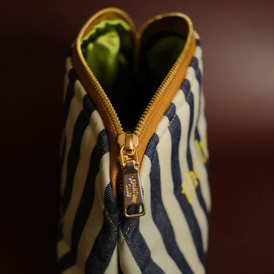 The bay stripe travel zip