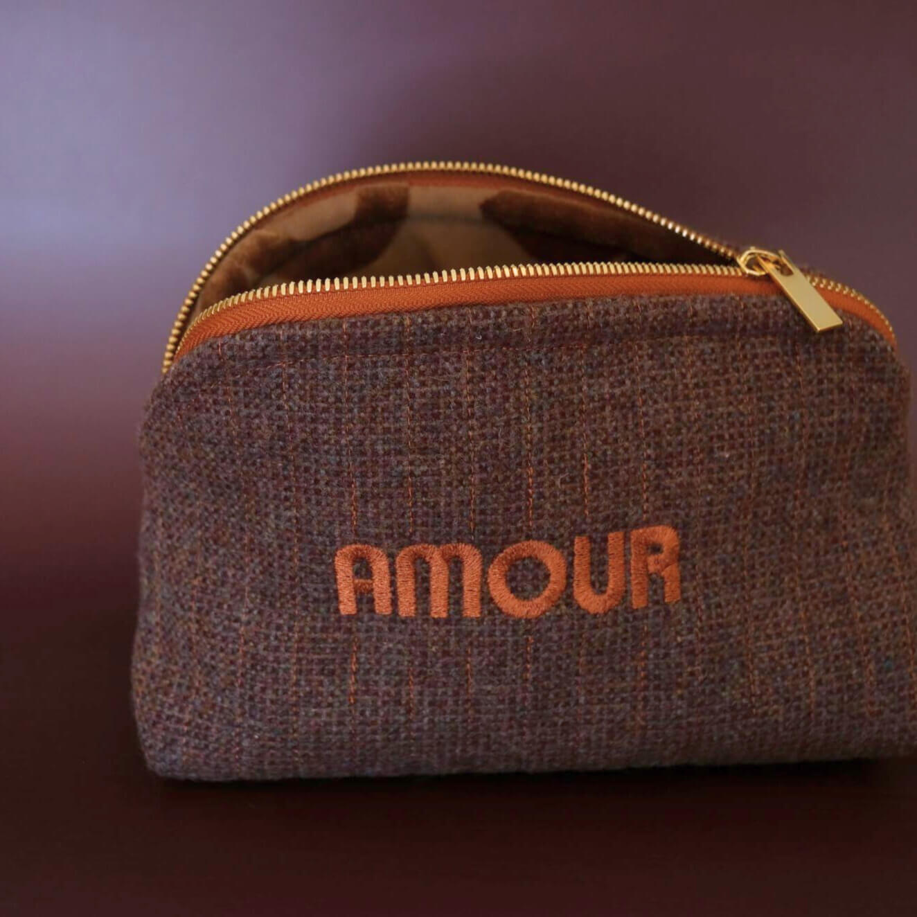 Amour travel zip