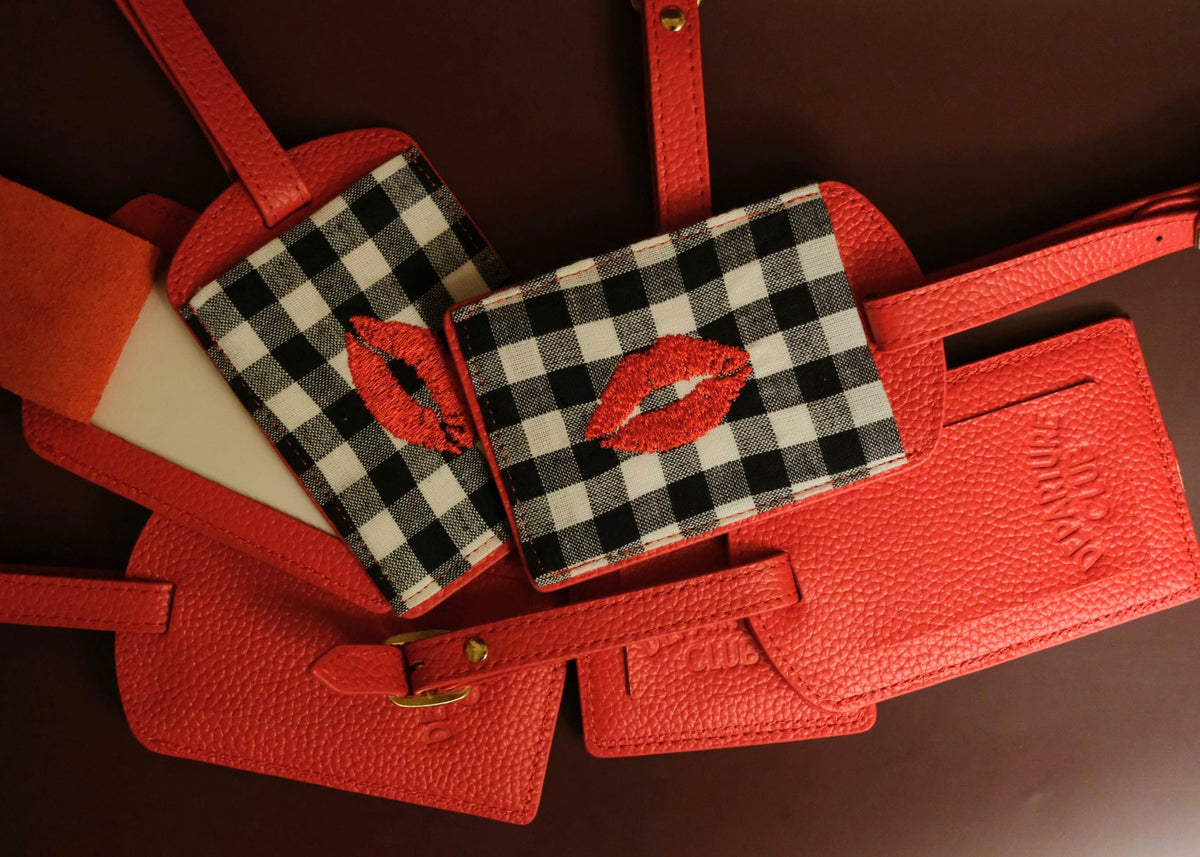 Bisous luggage tag