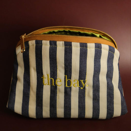 The bay stripe travel zip